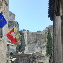 Les-Baux-de-Provence drapeaux