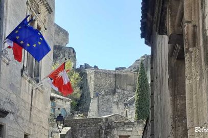 Les-Baux-de-Provence drapeaux