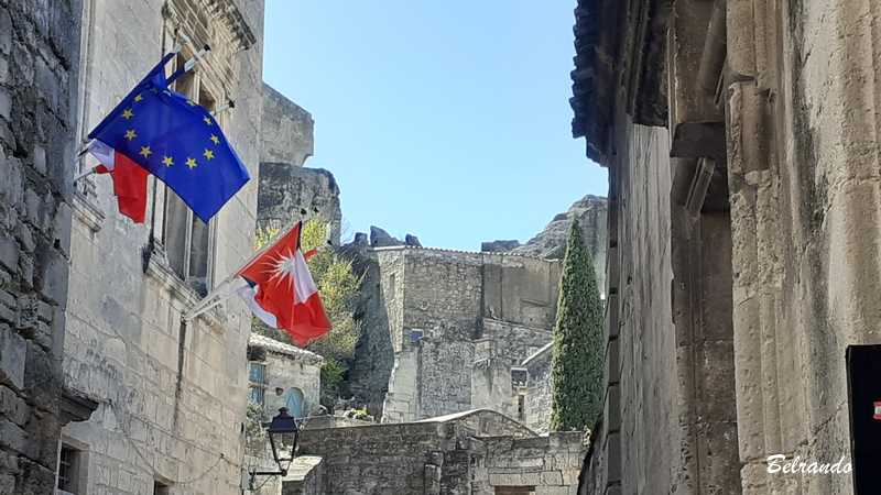 Les-Baux-de-Provence drapeaux